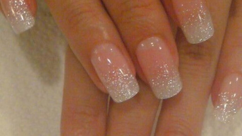 Técnica de uñas en degradado de glitter