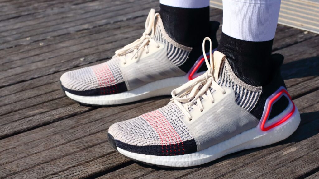 Tendencia de uñas con efecto de vidrio roto: diseños originales y atrevidos