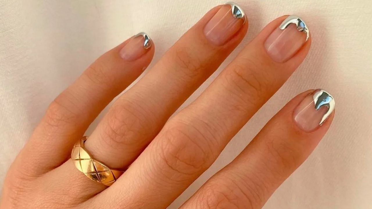 Tendencia de uñas con efecto espejo: refleja tu estilo en tus manicuras