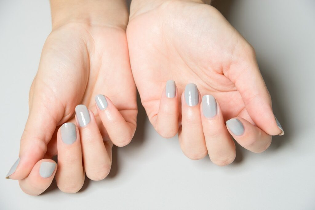 Tendencias de colores de esmalte de uñas según las estaciones del año