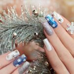 Tendencias de uñas con colores metalizados