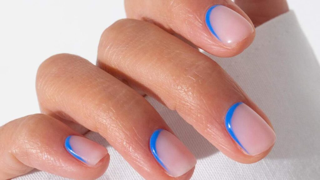 Tendencias de uñas con efecto holográfico