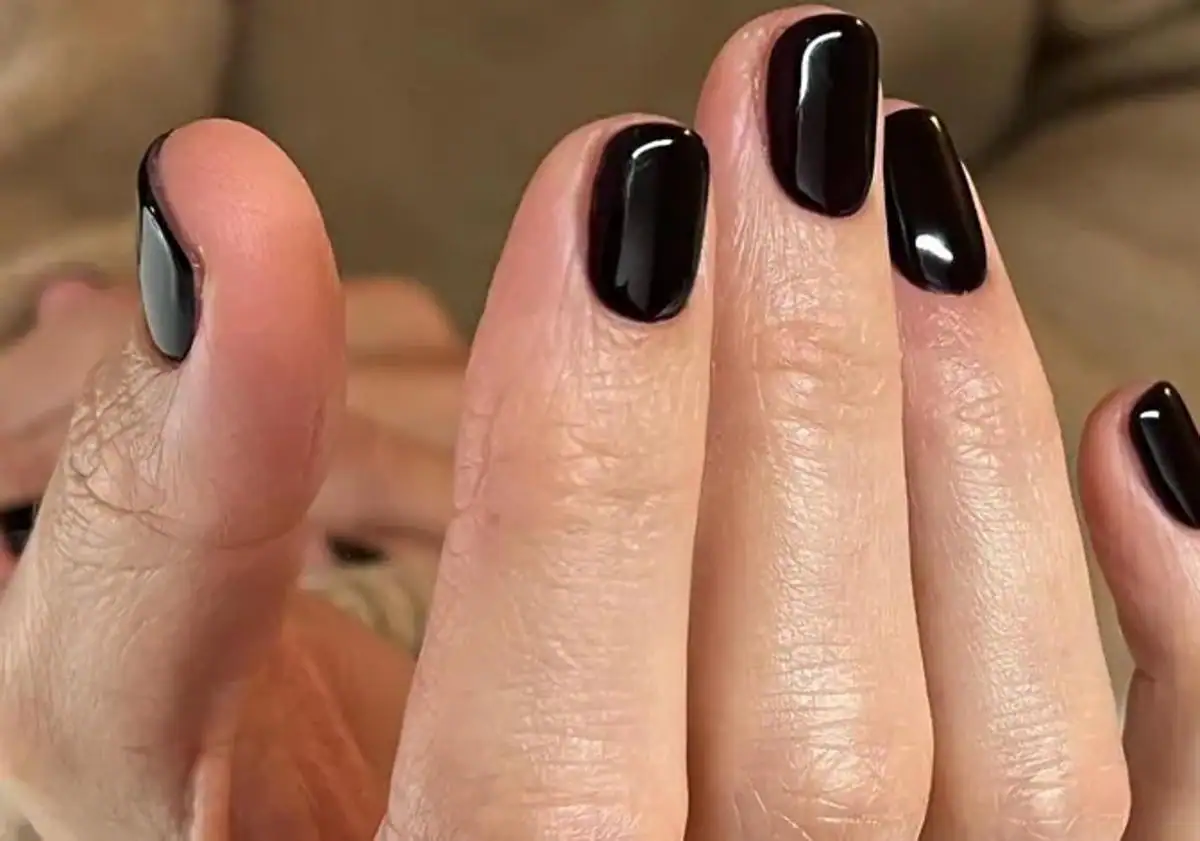 Tendencias en nail art con diseños de líneas y rayas