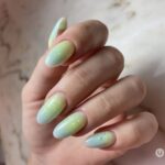 Tendencias en uñas en colores vivos: audacia y estilo