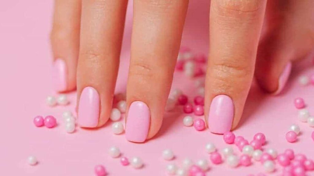 Uñas acrílicas en tonos pastel: diseños dulces y románticos