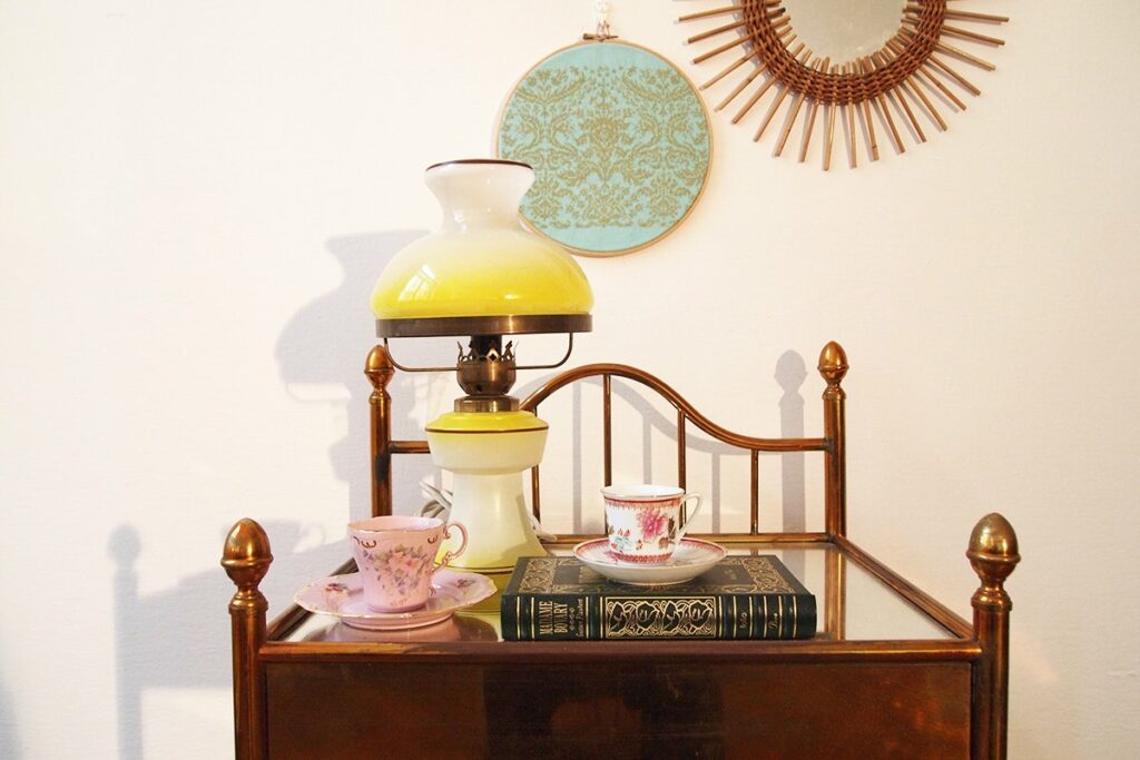 Uñas acrílicas estilo vintage: diseños inspirados en los años 50 y 60