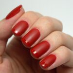 Uñas decoradas con efecto espejo: modernidad y sofisticación en tus uñas