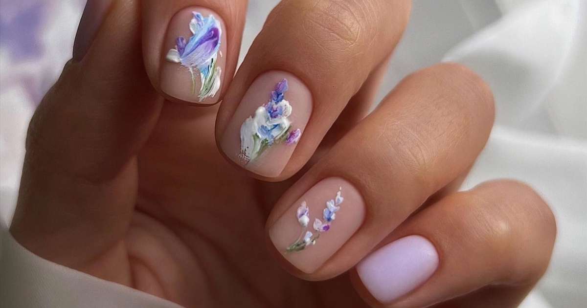 Uñas decoradas con estampados de lunares: un clásico que nunca pasa de moda