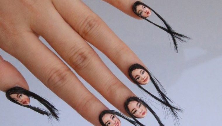 Uñas decoradas con sellos: diseños detallados con herramientas especiales
