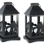 Uñas decoradas con studs metálicos: un toque punk en tus manicuras