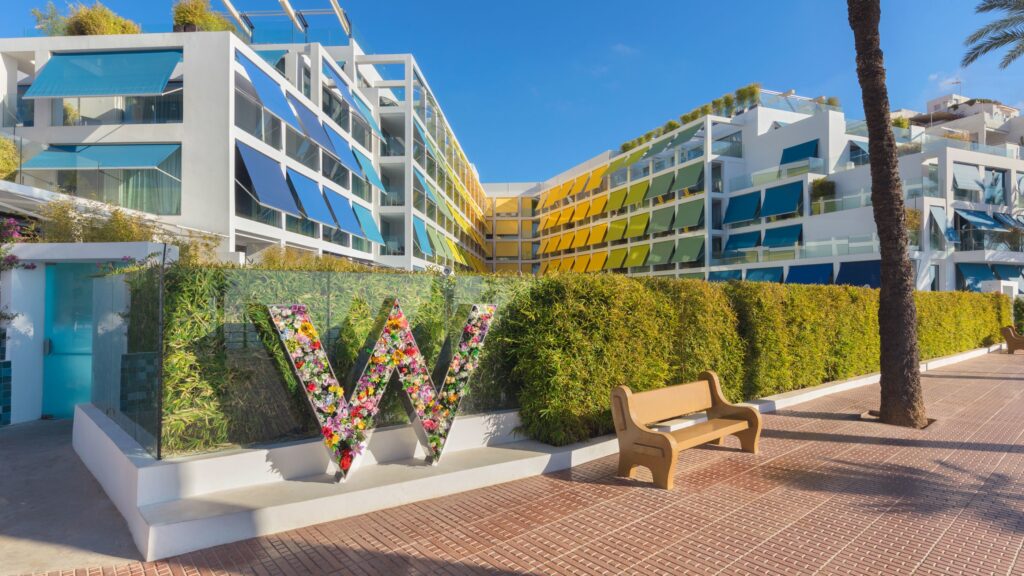 Uñas efecto cemento: una manicura moderna y urbana