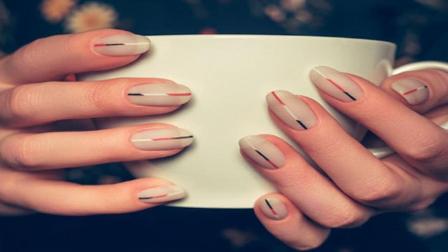 Uñas efecto terciopelo: suavidad y textura en tus manicuras