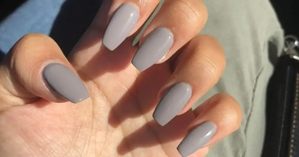 Uñas en tonos naranjas: diseños cálidos y vibrantes