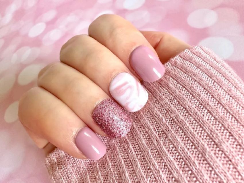 Uñas largas en estilo francés: una opción clásica y elegante