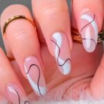 Uñas largas en tonos pastel: una opción romántica y femenina